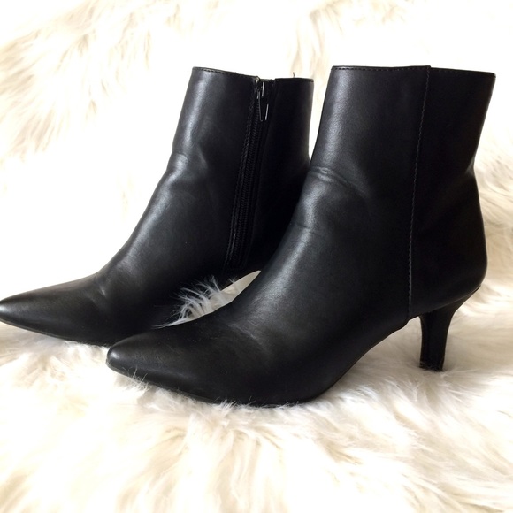 Black smooth  faux leather ankle boots - Picture 2 of 7